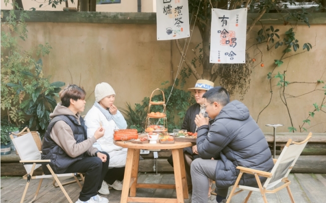 湖北十堰茅箭区：升腾烟火气 “暖冬”促消费