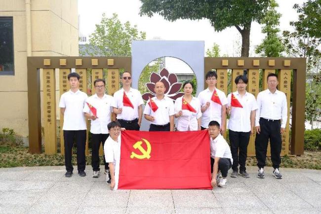 中建-大成荆州妈妈摩项目开展以学促廉迎“七一”活动