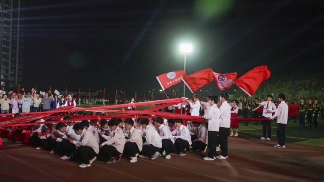 武汉学院第十八届田径运动会开幕：传统韵脚踏着现代节拍