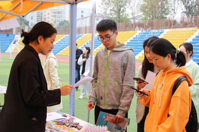 湖北医药学院举行秋冬季校园供需见面会