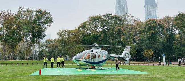 武汉首条长江低空游览航线在汉阳试飞