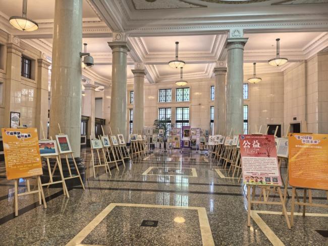 中国光大银行武汉分行联合光大信托、 武汉范德堡之家儿童发展中心举办 关爱“折翼天使”金融知识 宣传教育活动