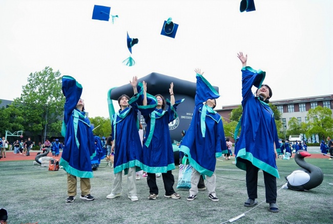 湖北美术学院举行2025年毕业典礼暨学位授予仪式