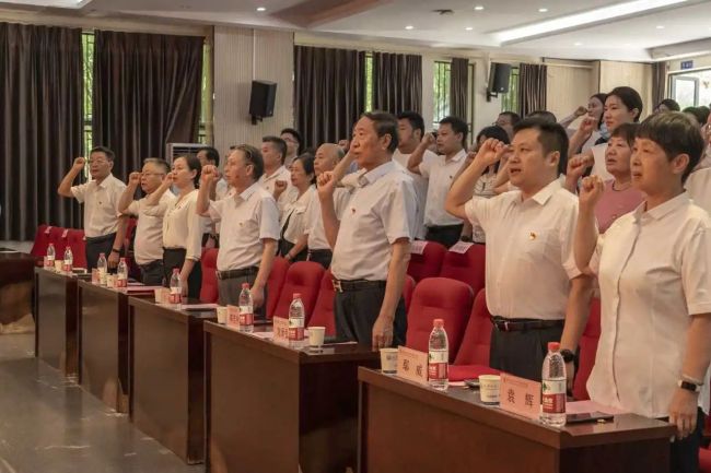 武汉纺织大学外经贸学院举行庆祝中国共产党成立104周年暨“两优一先”表彰大会