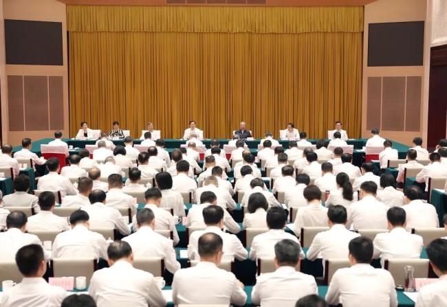湖北省委常委会扩大会议暨省委党的建设工作领导小组会议召开 锲而不舍落实中央八项规定精神 推进作风建设常态化长效化
