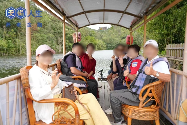​金秋圈粉“银龄族”，兴业银行武汉分行安愉游园有“兴”意