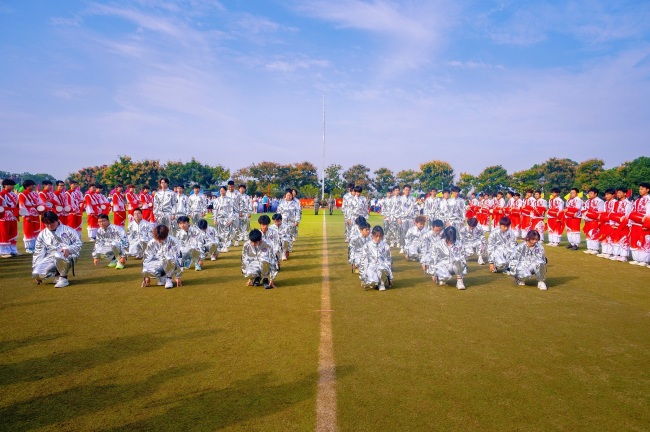 武汉纺织大学外经贸学院：用青春方阵演绎“行走的思政课”