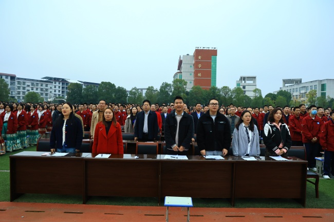 竹溪一中第十六届校园文化艺术浸润活动暨“迷彩青春 强音铸魂”班级合唱决赛圆满落幕