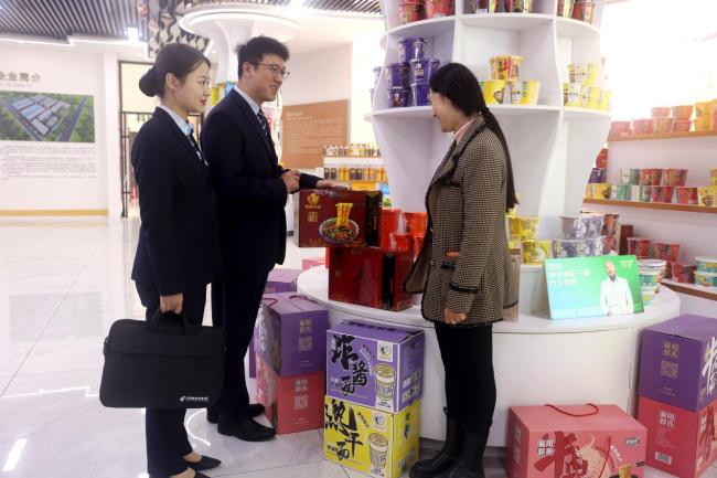 金融领航 “链” 动活力! 邮储银行襄州区支行让襄阳牛肉面香飘全国