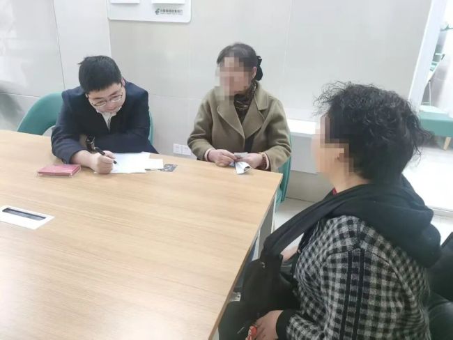 “我是银行的，不是骗子，别挂电话……”