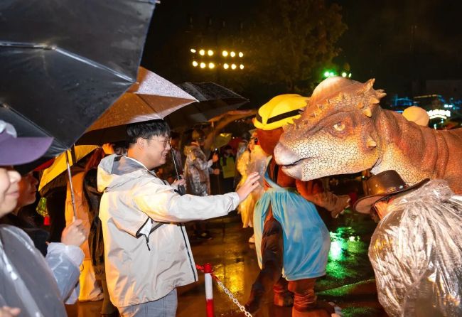 黄石华侨城恐龙奇域跨年盛典：光影狂欢 + 全维体验，重塑黄石文旅新高度