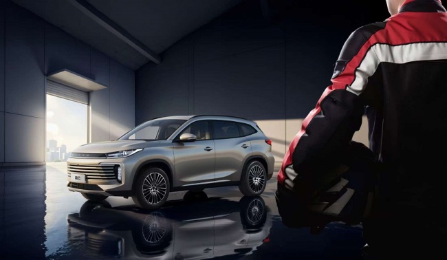 新年新守护,星途凌云超越版以“超五星安全”开启温暖出行季