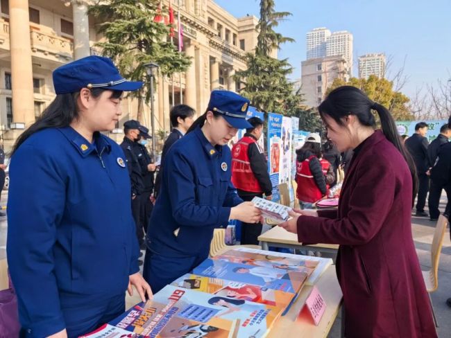 比一比 ！各地消防大队“入户宣传”哪家强