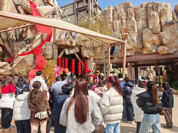 马年新春奇域燃情 黄石华侨城恐龙奇域新春热度持续攀升