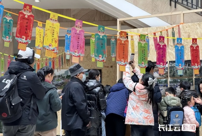 舞龙舞狮、猜灯谜、赏花灯……武汉元宵游玩攻略来了