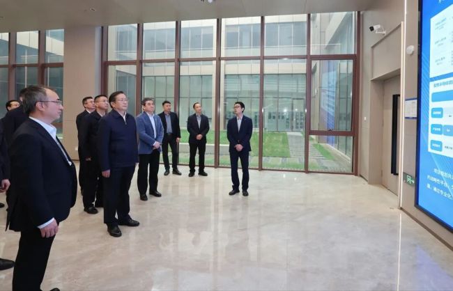 王忠林调研长江存储并召开存算一体化产业基地建设推进会 全力服务长江存储做大做强 加快打造世界级存算一体化产业基地