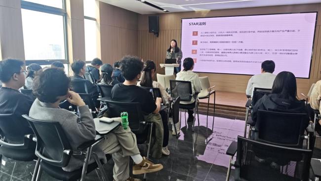 武汉大学港武直通车武大班开展人工智能主题社会实践活动
