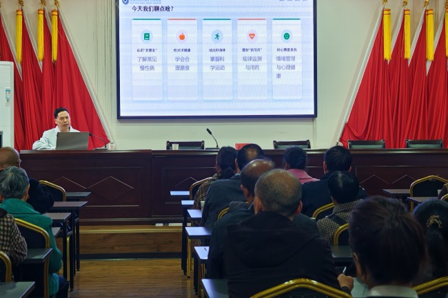 恩施州社会组织综合服务（孵化）中心：开展“朝夕相伴助老服务”老年人健康管理科普活动