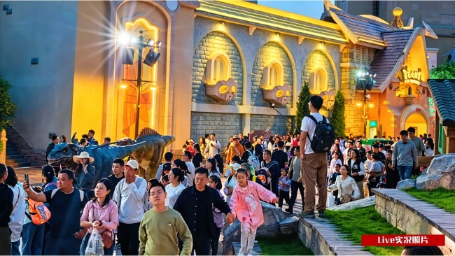 这个五一，鄂赣人用方向盘投出了一座新地标 ——黄石华侨城“恐龙奇域狂享季”火热收官，区域出游格局 悄然改写
