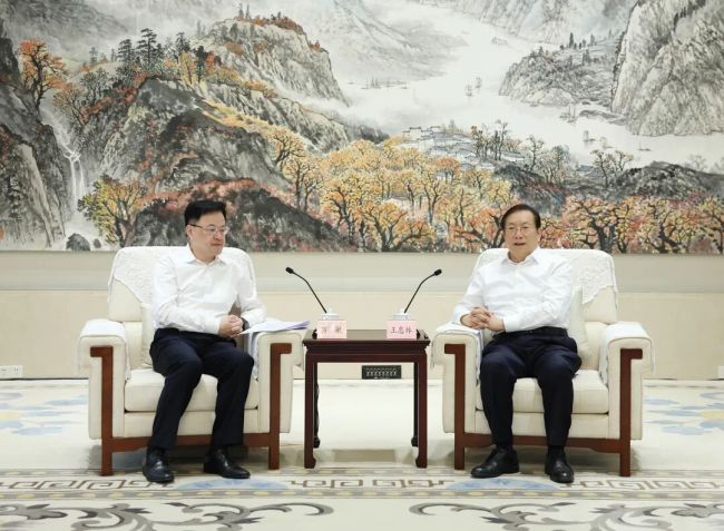 王忠林会见中国远洋海运集团董事长万敏 深化务实合作 提升枢纽能级 助力湖北加快打造内陆开放高地