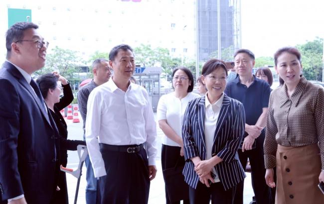 湖北省残联领导调研指导武汉亚心总医院无障碍就医环境建设