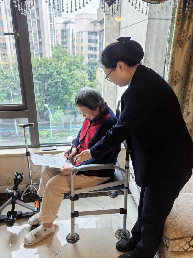 践行金融为民初心理念，以温情服务书写民生答卷 ——汉口银行聚焦特殊群体需求，将金融服务送到“家”