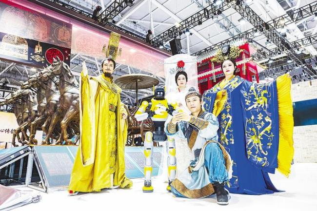 鄂企携5000余件精品亮相深圳文博会  机器人大秀太极 “李时珍AI”问诊