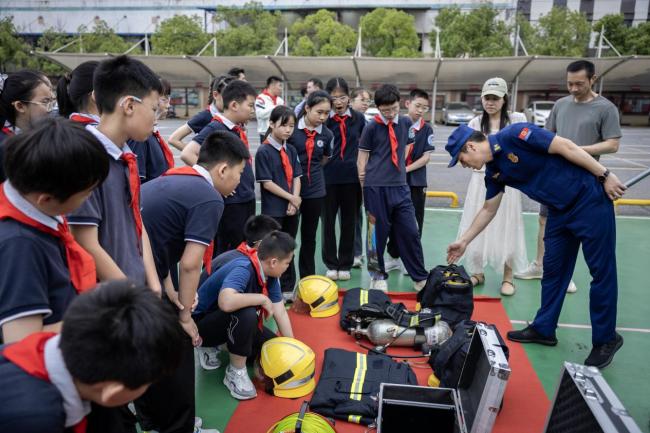 平安 “童” 行 武汉经开区这场 “六一” 沉浸式安全课太酷了
