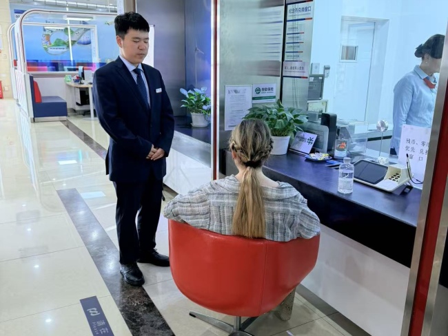 高效专业 沟通无界 浦发银行武汉沿江支行贴心护航外籍游客金融需求