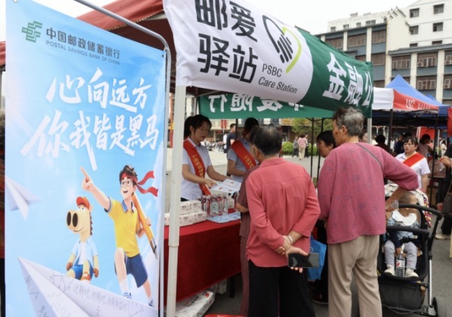 邮储银行黄冈市分行爱心助考在行动
