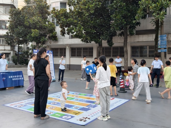 观影护航“钱袋子”!浦发银行武汉分行积极承办“与影随行”公益金融教育宣传活动
