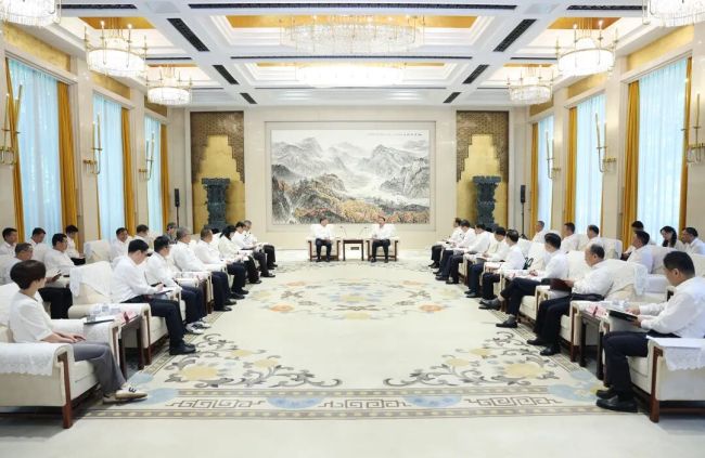 关志鸥会见宝武集团董事长胡望明总经理侯安贵
