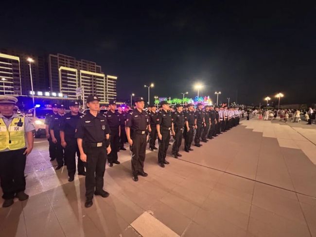倾“警”全力 守护当“夏”！潜江公安开展夏夜治安巡查宣防集中统一行动