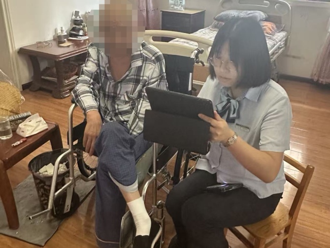 邮储银行宜昌市分行营业部为行动不便老人上门办理业务