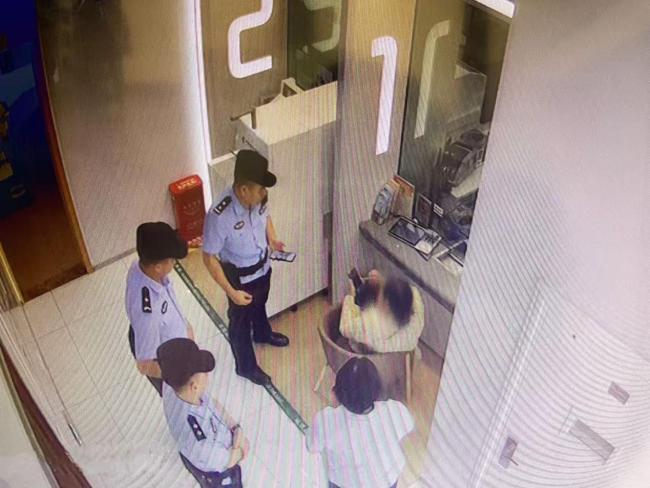 警银联动拦截诈骗 邮储银行利川市支行守护老年客户15万元积蓄