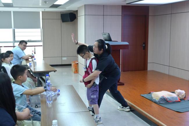 超能急救守护少年成长!新华保险湖北分公司以公益力量筑牢青春安全防线