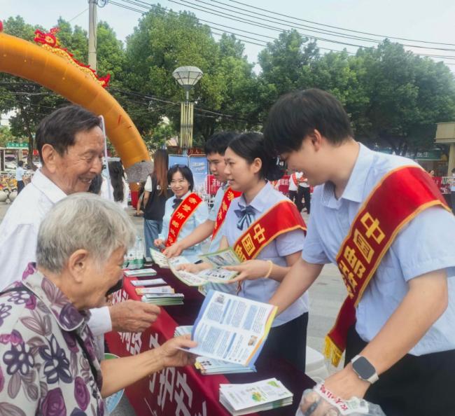 邮储银行赤壁市支行开展金融教育宣传周活动 守护群众安心消费