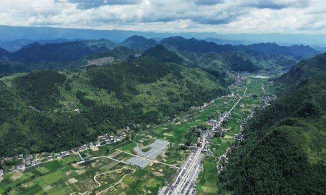 雄峙群山铸丰碑——中国铁塔帮扶宣恩十年纪实