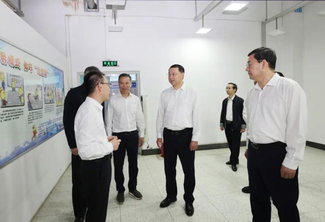 关志鸥在武汉调研光谷科技成果转化中心建设工作
