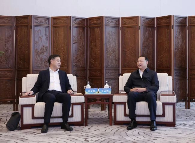 关志鸥会见国家体育总局副局长张家胜