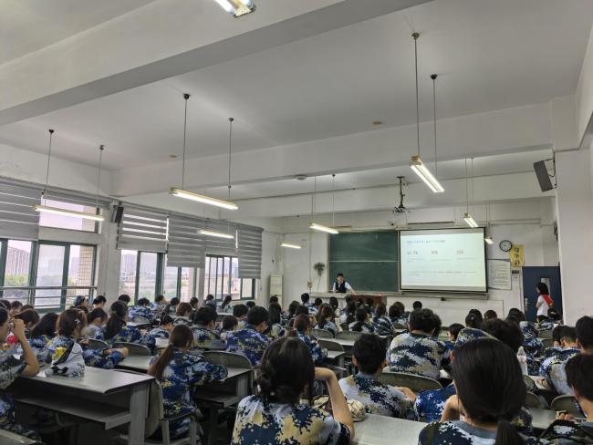 汉口银行硚口支行：金融安全进校园 筑牢青春“防护墙”