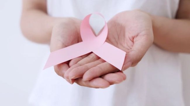 牙龈出血是小问题？这些“小问题”可能是癌症前兆，请不要大意