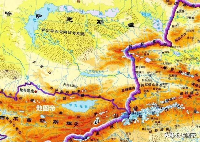 为何新疆首府从伊犁迁往乌鲁木齐？