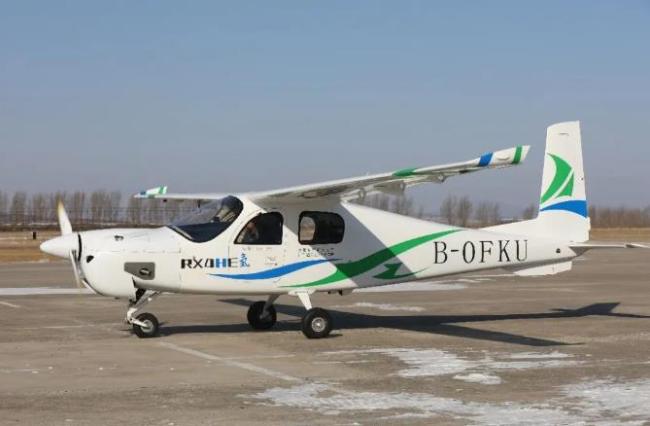 4人乗り水素内燃航空機の試作機が瀋陽で初飛行