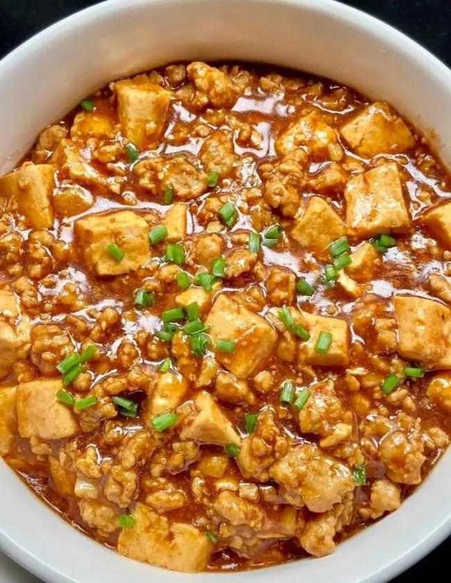 家常菜也能出彩？瘦肉焖豆腐，30分钟惊艳全家