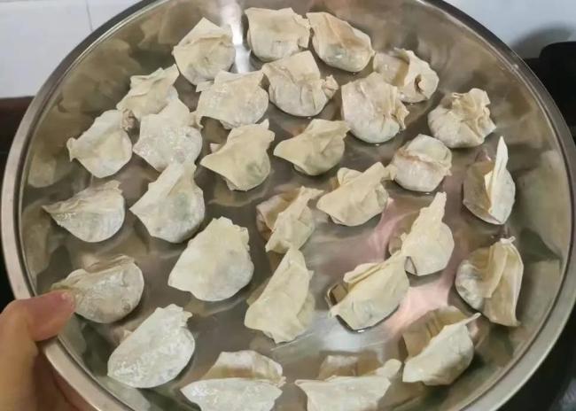 2块钱买把芥菜，补钙比牛奶强，简单一炒全家抢着吃