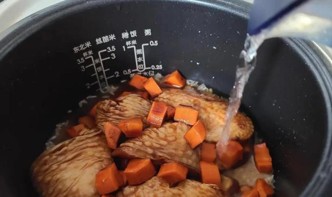 厨房空荡没菜做？一锅焖饭香喷喷，十分钟搞定全家饭
