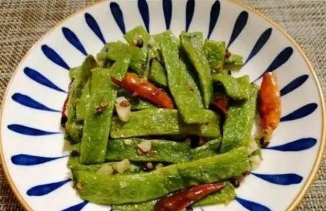 扁豆炒出翠绿香，10分钟学会大厨做法，好吃到舔盘！