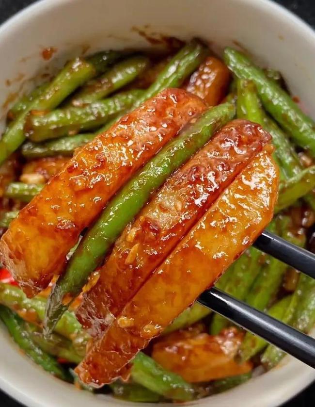 土豆豆角一锅炒，10分钟出大菜，新手也能惊艳全家？