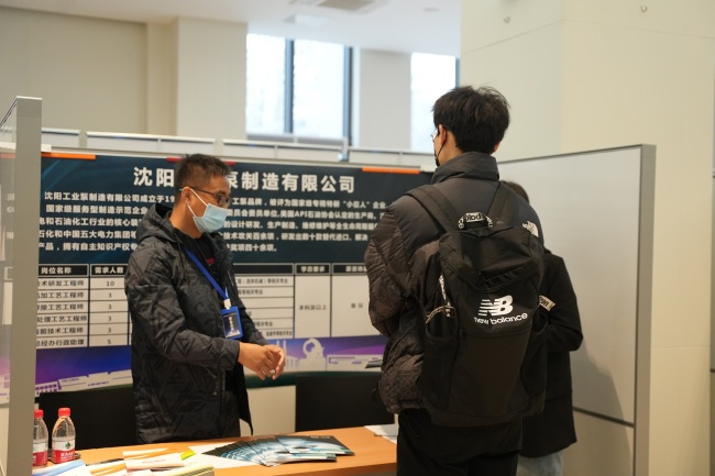 16家单位，355个岗位！铁西区专场招聘会走进大连理工大学 